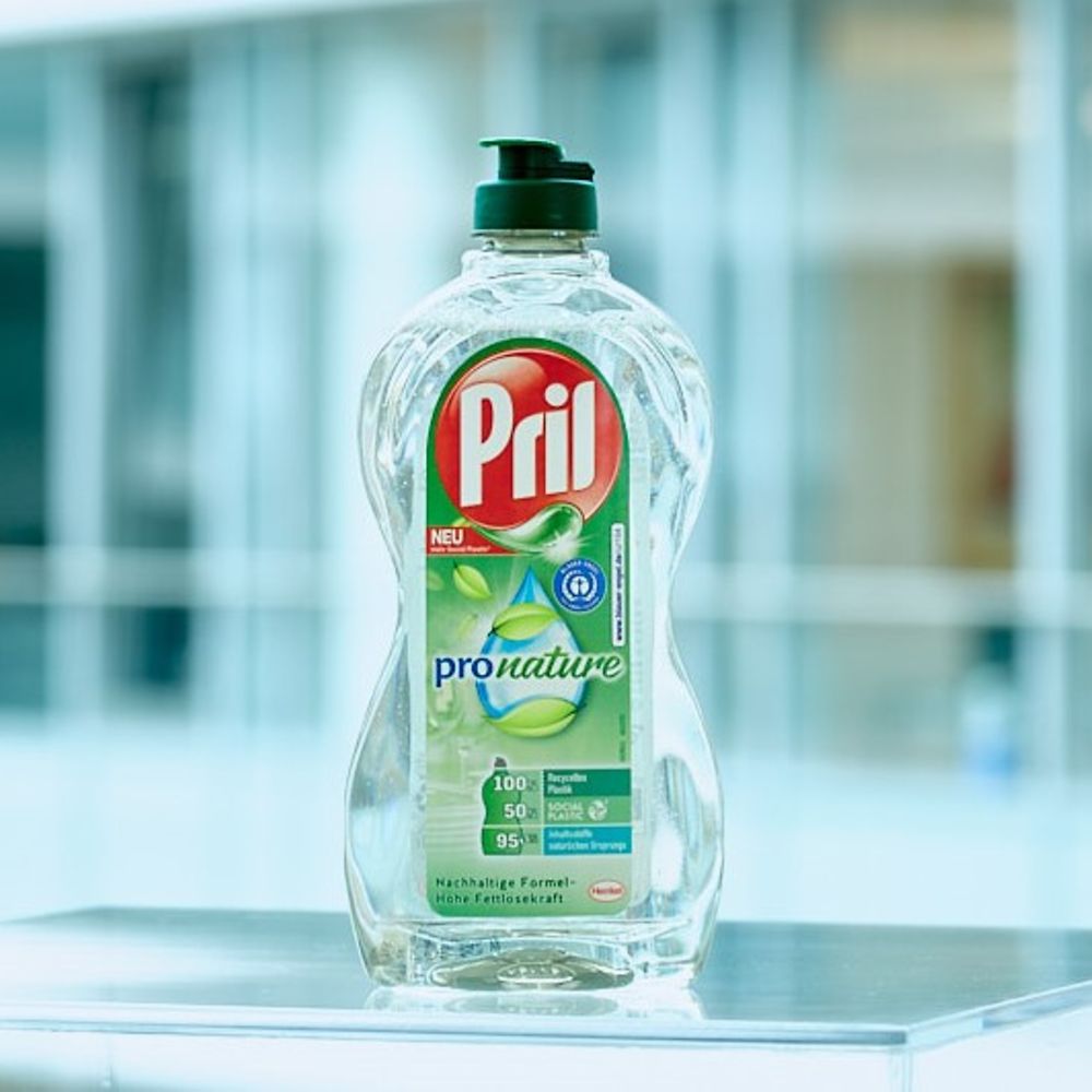 Pril玉莹Pro Nature瓶子由回收塑料制成