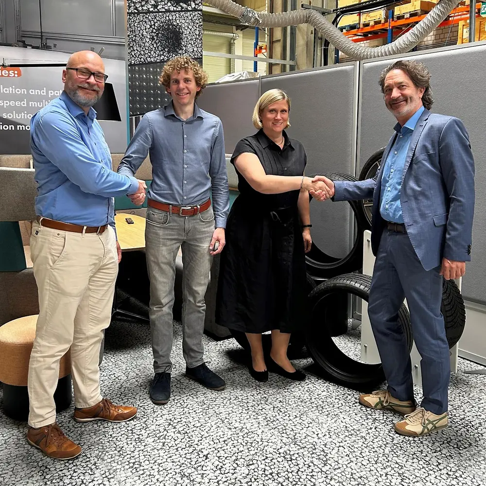 
Collaboration between Henkel and 4JET: Dr. Armin Kraus, co-CEO at 4JET, Imke Vogel, Market Segment Head Automotive Components Europe at Henkel, Dr. Jan Flohre, Head of Laser Process Development at 4JET and Dr. Rainer Schönfeld, Global Market Strategy Head Automotive Components at Henkel (from right to left).