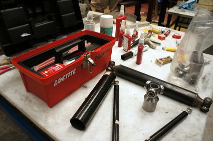 
HRT车队实验室内的乐泰工具箱