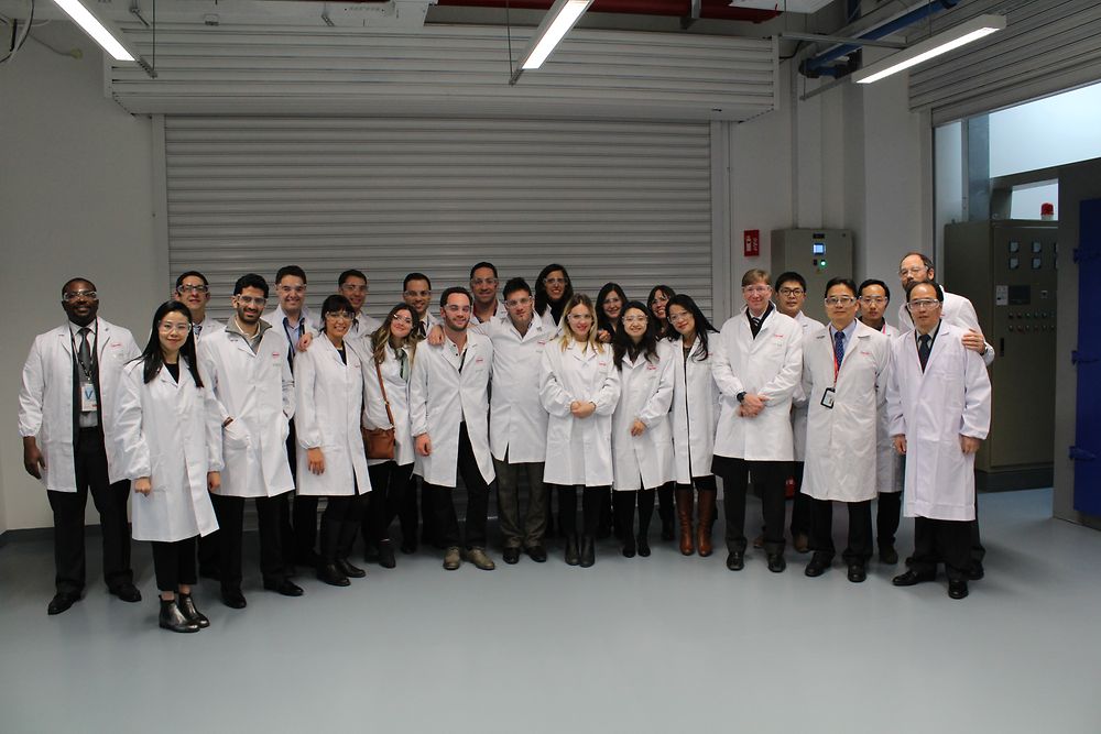 HEC加拿大蒙特利尔MBA商学院学生们参观汉高亚太区及中国粘合剂创新研发中心实验室