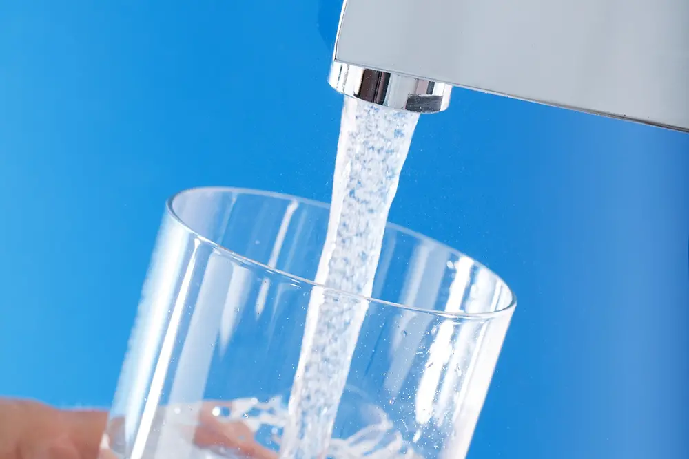 汉高为过滤系统制造商提供广泛的高性能解决方案组合，例如用于水处理的产品。